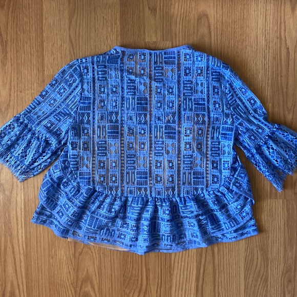 ❤️ BCBG Blue Lace Blouse Top Size XS NWOT - Picture 5 of 9